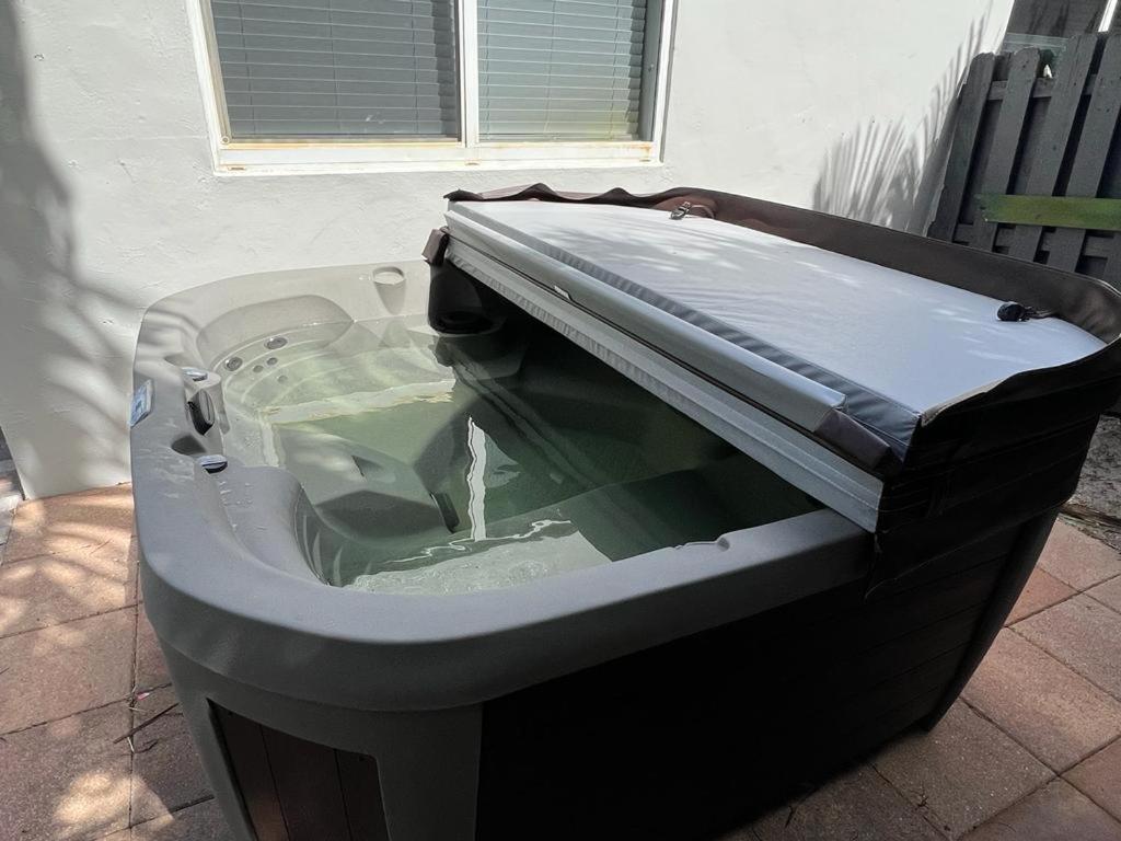 4Br Home, Hot Tub, Near Beach & Wilton Manors Fort Lauderdale Bagian luar foto